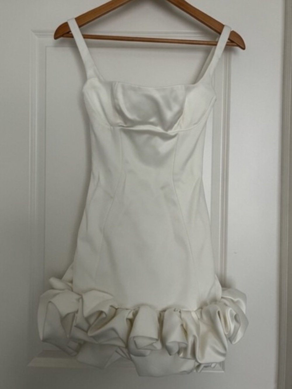 HOUSE OF CB 'Lilou' Ivory Ruffle Hem Dress /Size S-US 4-6/$255 - Picture 7 of 7